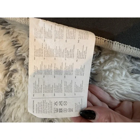 Ruggable Rug Plush Geometric Triangle - Cream/white & Grey- 3x5 - No Base - Picture 3 of 8